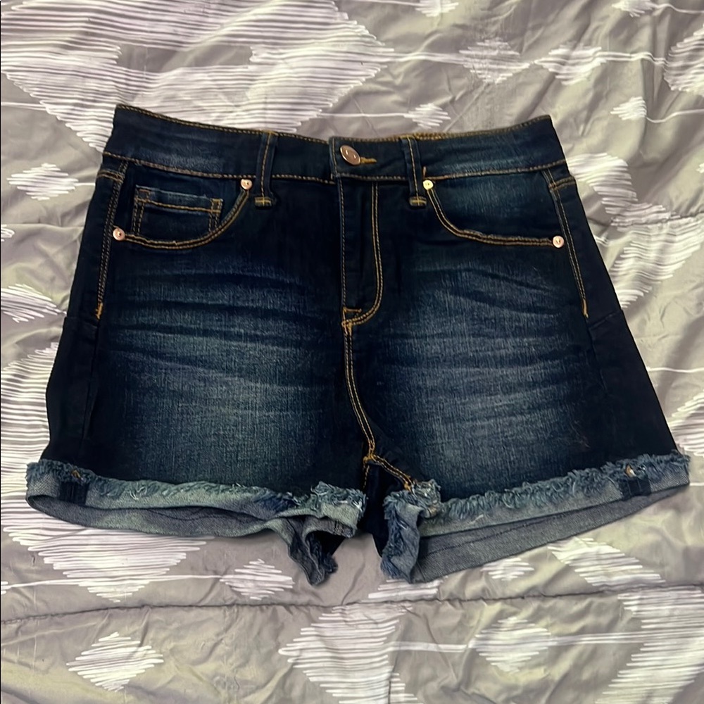 NEW NEVER WORN No Boundaries Women's Denim Shorts - size 5